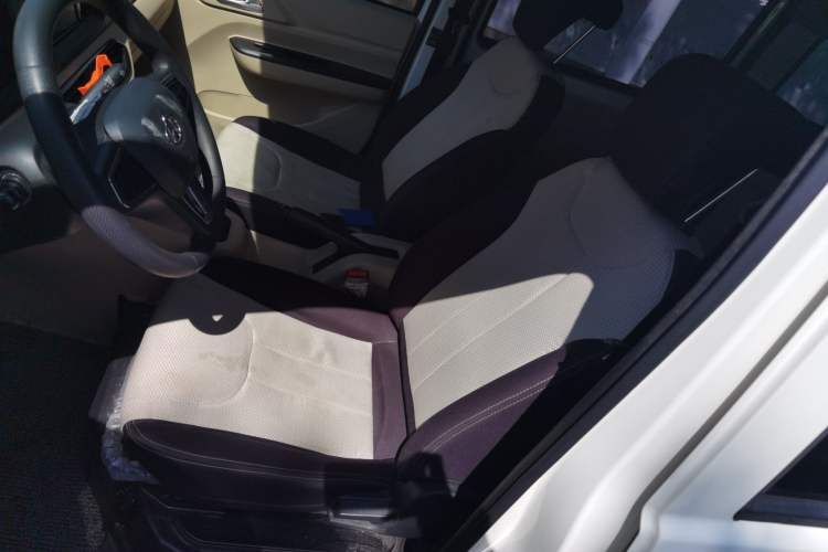 Used CHANGAN KUAYUE Xing V7 EV 2024 251 km Hatchback Comfort Version 6 Seats Left Front Seat