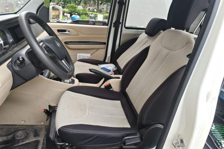 Used CHANGAN KUAYUE Xing V7 EV 2024 251 km Hatchback Comfort Version 6 Seats Left Front Seat