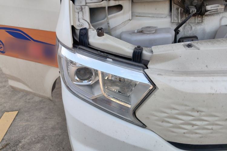 Used CHANGAN KUAYUE Xing V7 EV 2024 251 km Luxury Dual-Door Version 6 Seats Right Front Headlight