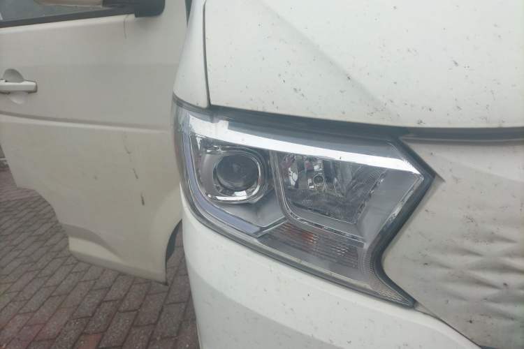 Used CHANGAN KUAYUE Xing V7 EV 2024 251 km Luxury Dual-Door Version 6 Seats Right Front Headlight