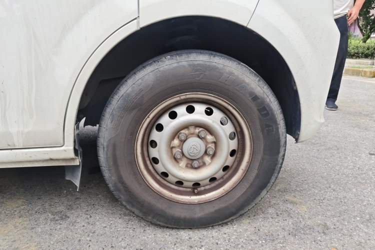 Used CHANGAN KUAYUE Xing V7 EV 2024 251 km Hatchback Comfort Version 6 Seats Right Front Wheel Hub