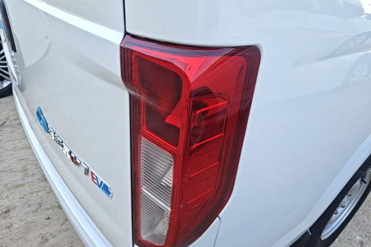 Used CHANGAN KUAYUE Xing V7 EV 2024 316 km Luxury Dual-Door Version 6 Seats Right Rear Taillight