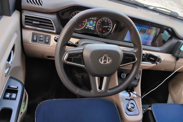 Used CHANGAN KUAYUE Xing V7 EV 2024 251 km Luxury Dual-Door Version 6 Seats Steering Wheel