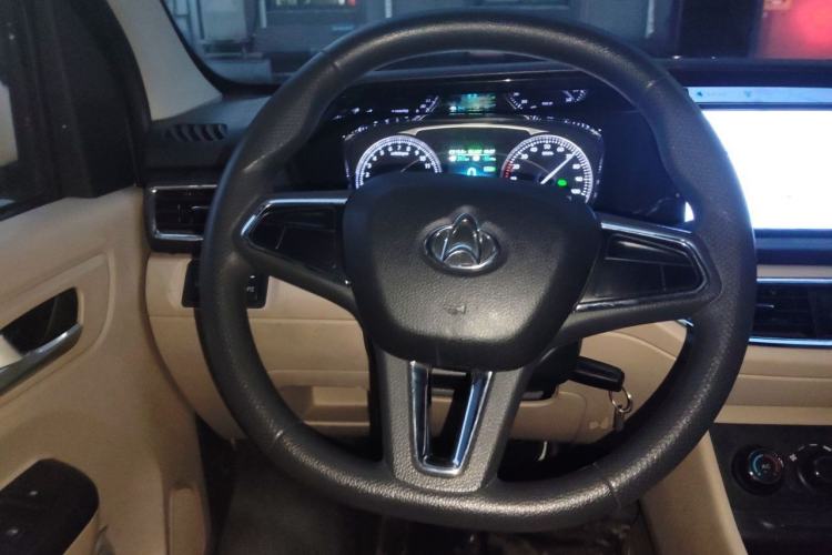 Used CHANGAN KUAYUE Xing V7 EV 2024 316 km Luxury Dual-Door Version 6 Seats Steering Wheel