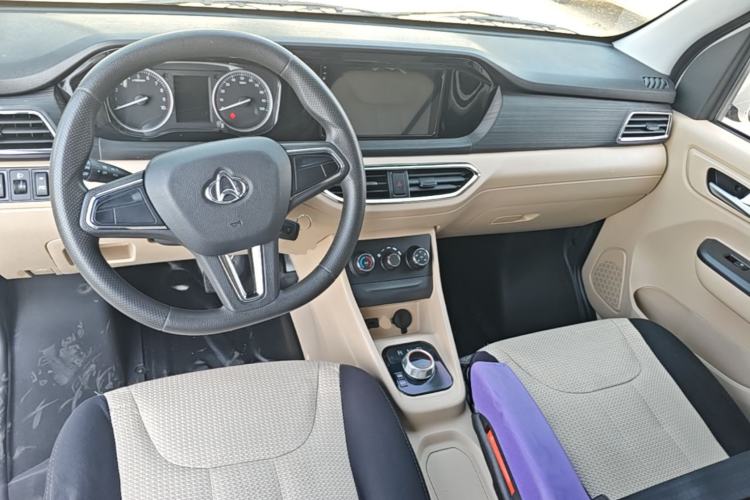 Used CHANGAN KUAYUE Xing V7 EV 2024 316 km Luxury Dual-Door Version 6 Seats Steering Wheel