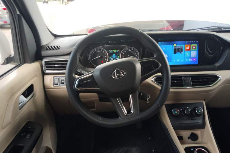 Used CHANGAN KUAYUE Xing V7 EV 2024 251 km Hatchback Comfort Version 6 Seats Steering Wheel