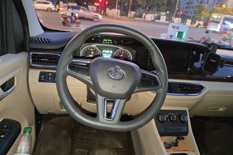 Used CHANGAN KUAYUE Xing V7 EV 2024 251 km Luxury Dual-Door Version 6 Seats Steering Wheel