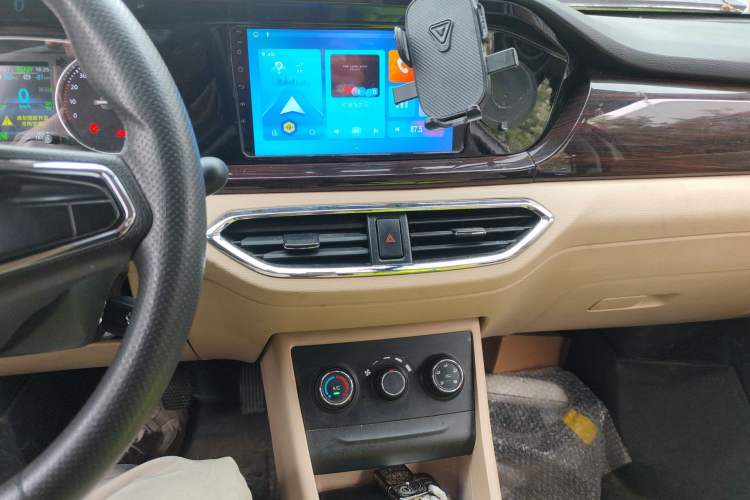 Used CHANGAN KUAYUE Xing V7 EV 2025 Model, 255km Comfort Type, 6-seater, 41.86kWh Audio And AC Panel