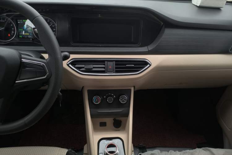 Used CHANGAN KUAYUE Xing V7 EV 2025 Model, 255km Smart Enjoyment Version, 6 Seats, 38.64 kWh Audio And AC Panel