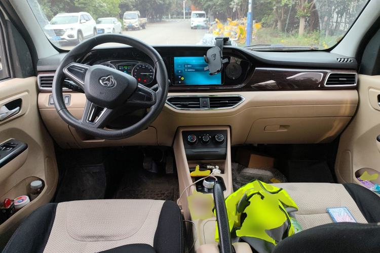 Used CHANGAN KUAYUE Xing V7 EV 2025 Model, 255km Comfort Type, 6-seater, 41.86kWh Center Console