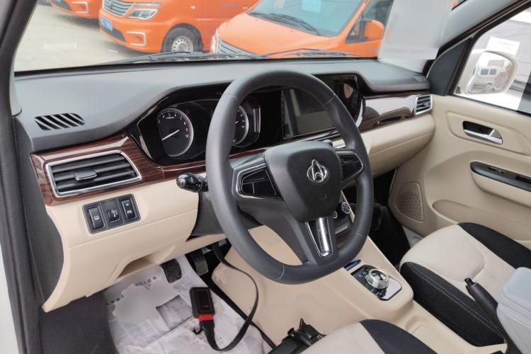 Used CHANGAN KUAYUE Xing V7 EV 2025 Model, 285 km, Smart Enjoyment Version, 6-seater, Ningde 2C, 41.86 kWh Center Console