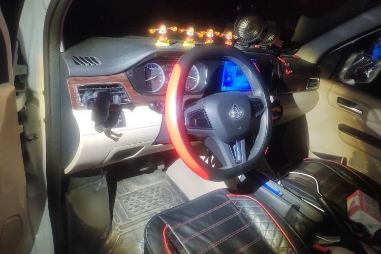 Used CHANGAN KUAYUE Xing V7 EV 2025 Model, 285 km, Smart Enjoyment Version, 6-seater, Ningde 2C, 41.86 kWh Interior 2