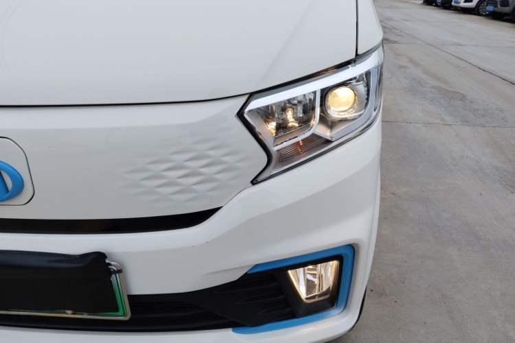 Used CHANGAN KUAYUE Xing V7 EV 2025 Model, 285 km, Smart Enjoyment Version, 6-seater, Ningde 2C, 41.86 kWh Left Front Headlight