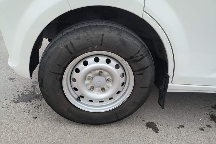 Used CHANGAN KUAYUE Xing V7 EV 2025 Model, 255km Smart Enjoyment Version, 6 Seats, 38.64 kWh Left Front Wheel Hub