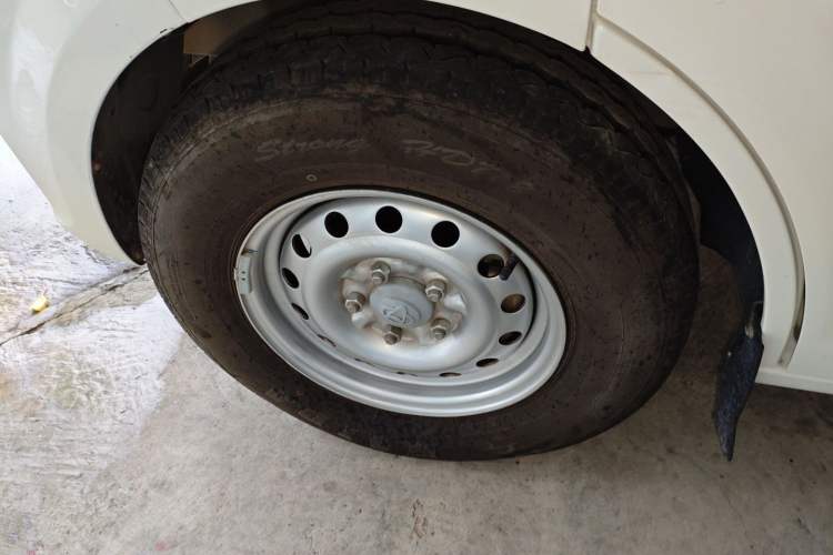 Used CHANGAN KUAYUE Xing V7 EV 2025 Model, 255km Luxury Type, 6-seater, 41.86kWh Left Front Wheel Hub