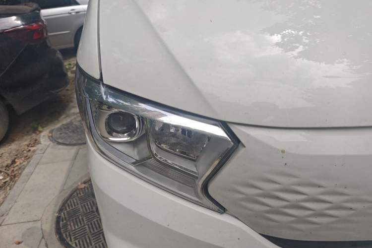 Used CHANGAN KUAYUE Xing V7 EV 2025 Model, 285 km, Smart Enjoyment Version, 6-seater, Ningde 2C, 41.86 kWh Right Front Headlight