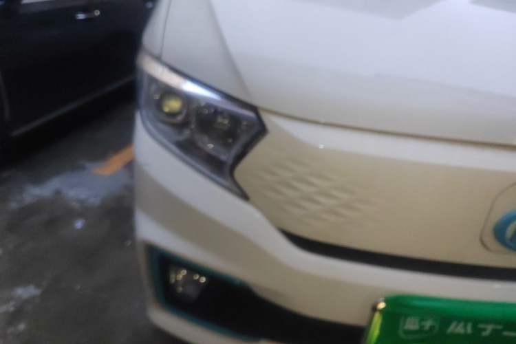 Used CHANGAN KUAYUE Xing V7 EV 2025 Model, 285 km, Smart Enjoyment Version, 6-seater, Ningde 2C, 41.86 kWh Right Front Headlight