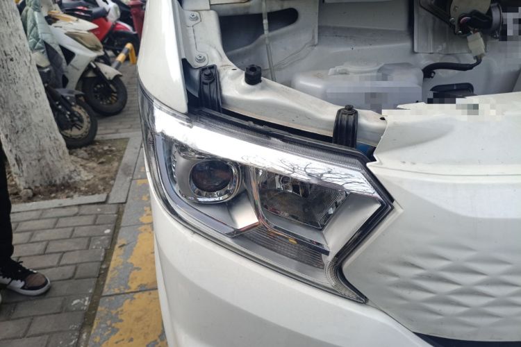 Used CHANGAN KUAYUE Xing V7 EV 2025 Model, 285 km, Smart Enjoyment Version, 6-seater, Ningde 2C, 41.86 kWh Right Front Headlight