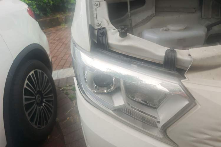 Used CHANGAN KUAYUE Xing V7 EV 2025 Model, 285 km, Smart Enjoyment Version, 6-seater, Ningde 2C, 41.86 kWh Right Front Headlight