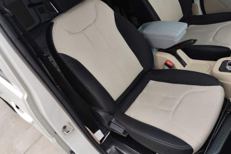 Used CHANGAN KUAYUE Xing V7 EV 2025 Model, 285 km, Smart Enjoyment Version, 6-seater, Ningde 2C, 41.86 kWh Right Front Seat