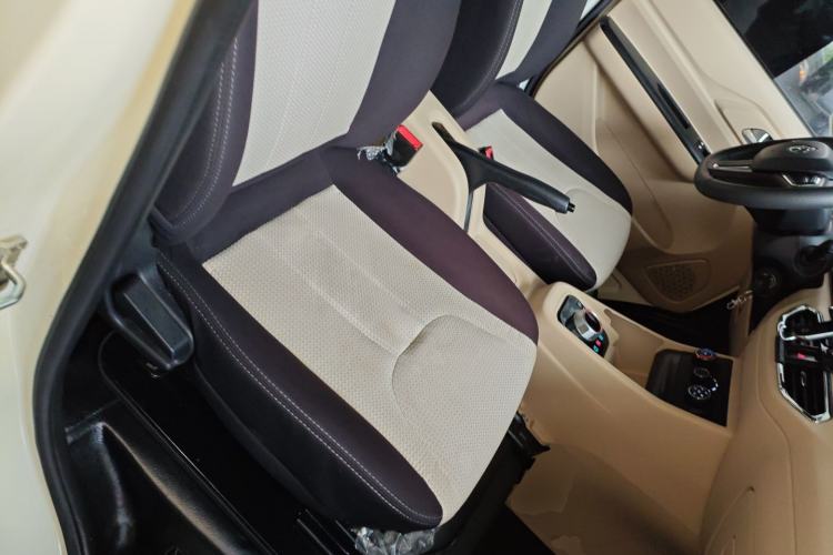 Used CHANGAN KUAYUE Xing V7 EV 2025 Model, 255km Luxury Type, 6-seater, 41.86kWh Right Front Seat
