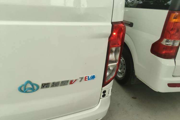Used CHANGAN KUAYUE Xing V7 EV 2025 Model, 255km Luxury Version, 6 Seats, 38.64 kWh Right Rear Taillight