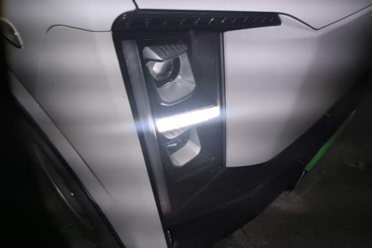 Used CHANGAN KUAYUE Xing V7 EV  Right Front Headlight