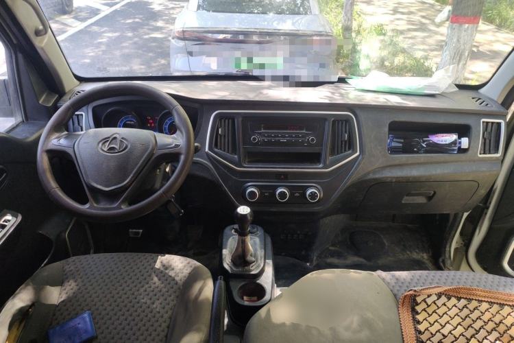 Used CHANGAN KUAYUE Zhe D5 2021 1.6L Comfort Edition Double-Cab Flatbed with Dual Rear Wheels 3050mm Cargo Bed DAM16KL Center Console