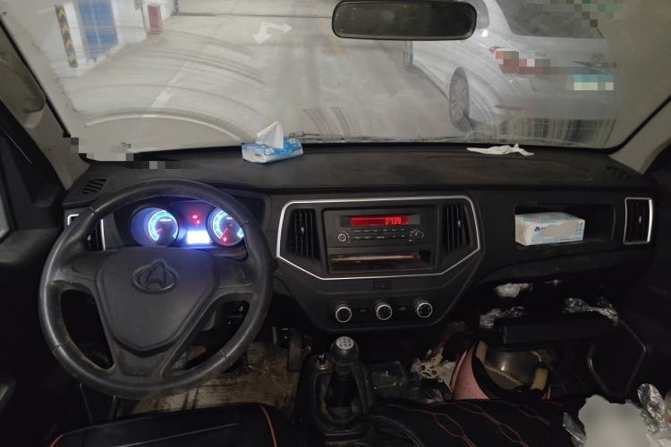 Used CHANGAN KUAYUE Zhe D5 2021 1.6L Standard Edition Double-Cab Flatbed with Dual Rear Wheels 3050mm Cargo Bed DAM16KL Center Console