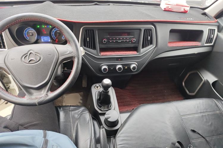 Used CHANGAN KUAYUE Zhe D5 2021 1.6L Standard Edition Double-Cab Flatbed with Dual Rear Wheels 3050mm Cargo Bed DAM16KL Center Console