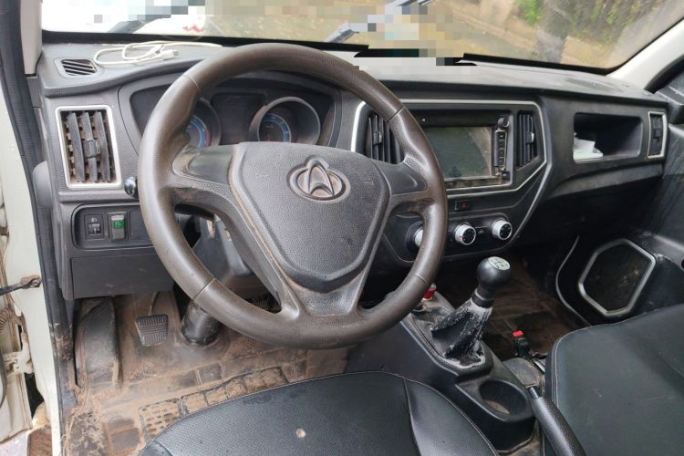 Used CHANGAN KUAYUE Zhe D5 2021 1.6L Standard Edition Single-Row Crew Cab with Dual Rear Wheels 3400mm Cargo Bed DAM16KL Center Console
