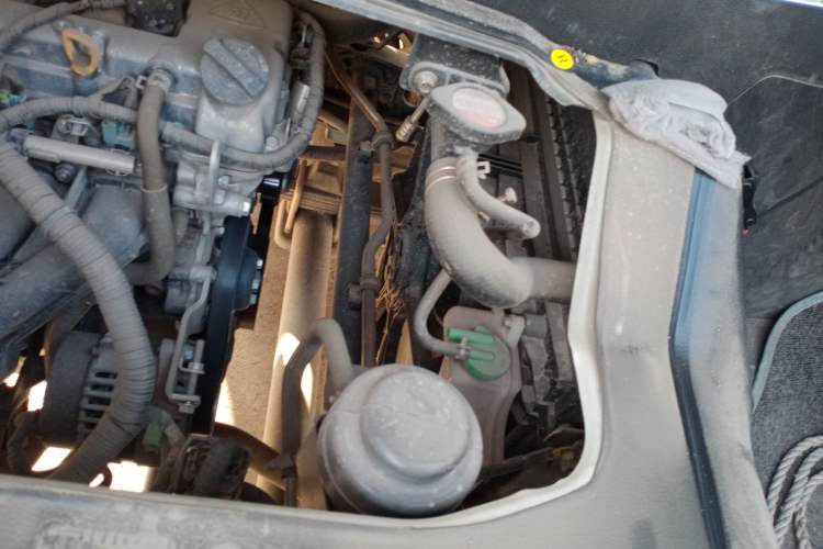 Used CHANGAN KUAYUE Zhe D5 2021 1.6L Standard Edition Single-Row Cargo Bed with Double Rear Wheels 3750mm Cargo Box DAM16KL Engine Bay Left