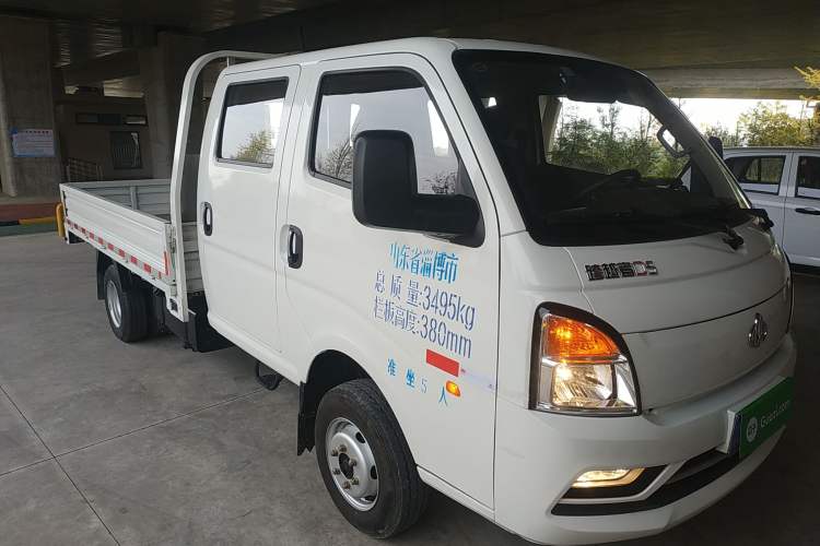 Used CHANGAN KUAYUE Zhe D5 2021 1.6L Standard Edition Double-Cab Flatbed with Dual Rear Wheels 3050mm Cargo Bed DAM16KL Exterior 2