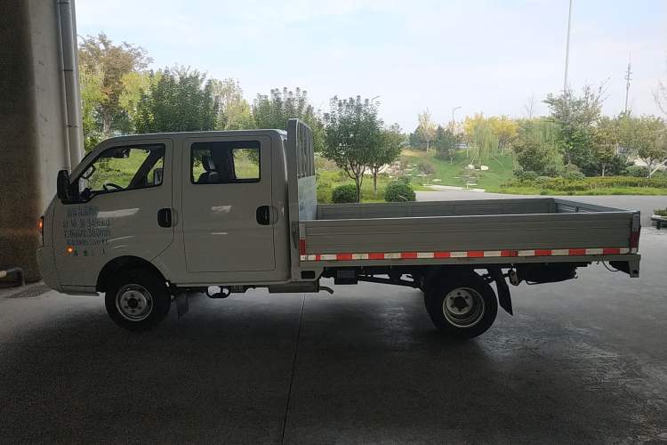 Used CHANGAN KUAYUE Zhe D5 2021 1.6L Standard Edition Double-Cab Flatbed with Dual Rear Wheels 3050mm Cargo Bed DAM16KL Exterior 3