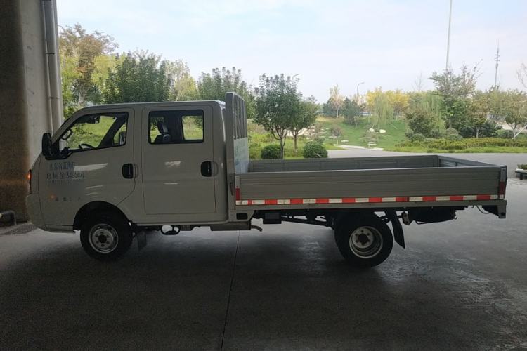 Used CHANGAN KUAYUE Zhe D5 2021 1.6L Standard Edition Double-Cab Flatbed with Dual Rear Wheels 3050mm Cargo Bed DAM16KL Exterior 4