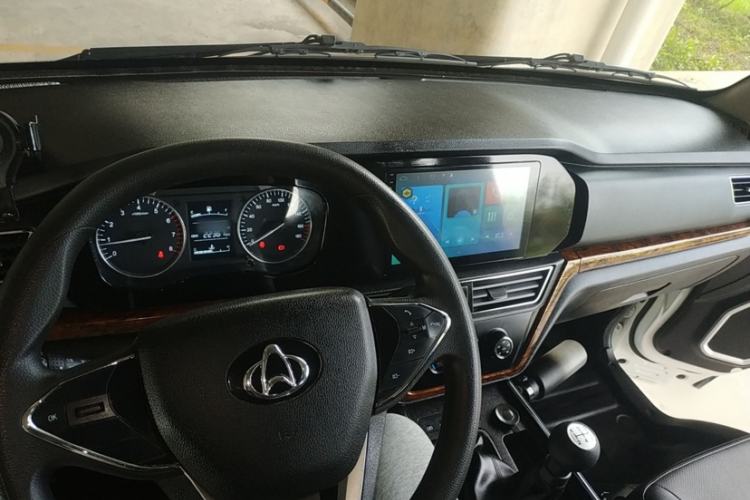 Used CHANGAN KUAYUE Zhe D5 2021 1.6L Standard Edition Double-Cab Flatbed with Dual Rear Wheels 3050mm Cargo Bed DAM16KL Interior 2