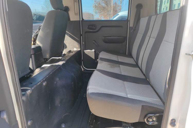 Used CHANGAN KUAYUE Zhe D5 2021 1.6L Standard Edition Double-Cab Flatbed with Dual Rear Wheels 3050mm Cargo Bed DAM16KL Interior 3