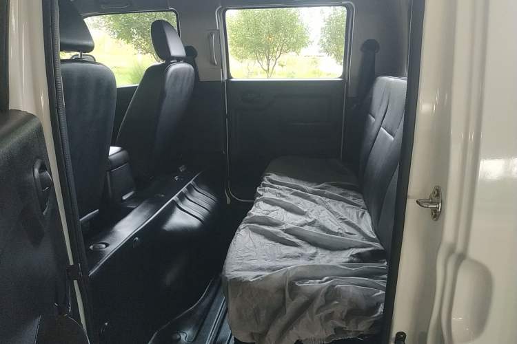 Used CHANGAN KUAYUE Zhe D5 2021 1.6L Standard Edition Double-Cab Flatbed with Dual Rear Wheels 3050mm Cargo Bed DAM16KL Interior 4