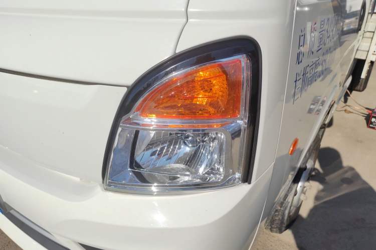 Used CHANGAN KUAYUE Zhe D5 2021 1.6L Standard Edition Double-Cab Flatbed with Dual Rear Wheels 3050mm Cargo Bed DAM16KL Left Front Headlight