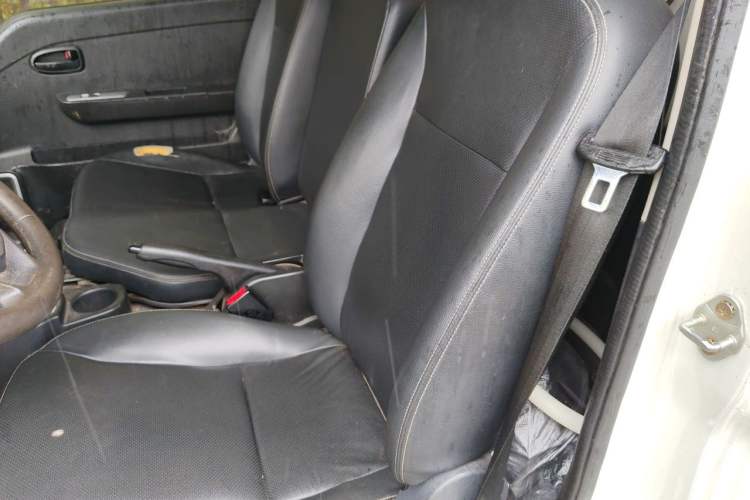 Used CHANGAN KUAYUE Zhe D5 2021 1.6L Standard Edition Single-Row Crew Cab with Dual Rear Wheels 3400mm Cargo Bed DAM16KL Left Rear Seat