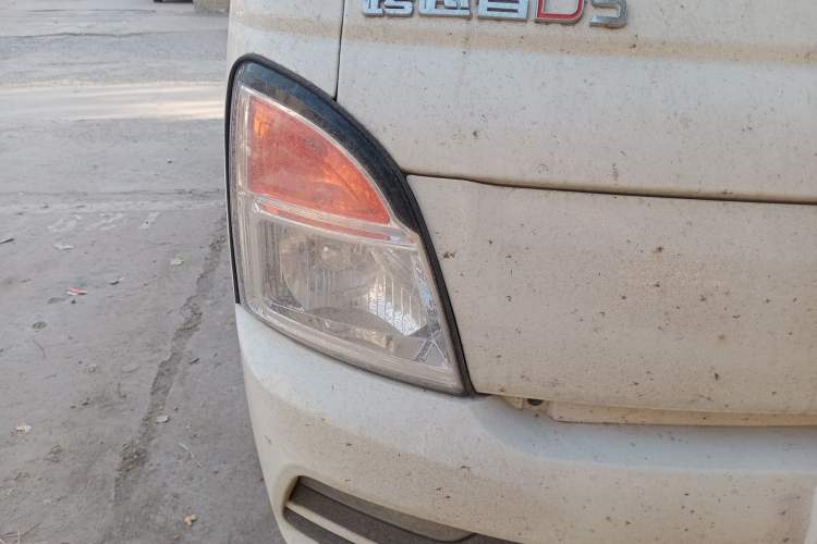 Used CHANGAN KUAYUE Zhe D5 2021 1.6L Standard Edition Single-Row Cargo Bed with Double Rear Wheels 3750mm Cargo Box DAM16KL Right Front Headlight