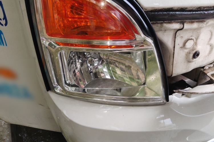 Used CHANGAN KUAYUE Zhe D5 2021 1.6L Standard Edition Single-Row Crew Cab with Dual Rear Wheels 3400mm Cargo Bed DAM16KL Right Front Headlight