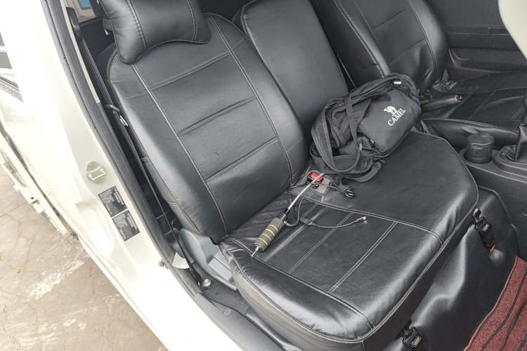 Used CHANGAN KUAYUE Zhe D5 2021 1.6L Standard Edition Double-Cab Flatbed with Dual Rear Wheels 3050mm Cargo Bed DAM16KL Right Front Seat