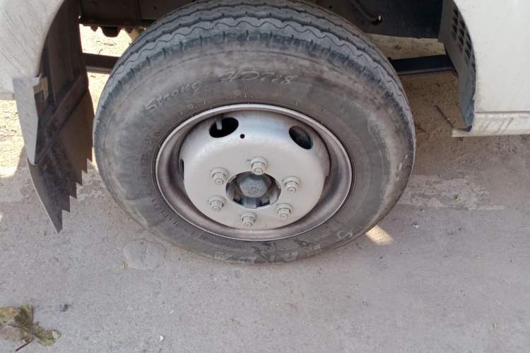 Used CHANGAN KUAYUE Zhe D5 2021 1.6L Standard Edition Single-Row Cargo Bed with Double Rear Wheels 3750mm Cargo Box DAM16KL Right Front Wheel Hub