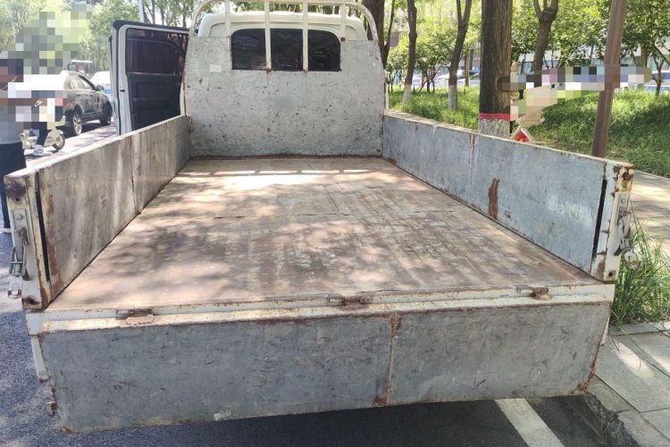 Used CHANGAN KUAYUE Zhe D5 2021 1.6L Comfort Edition Double-Cab Flatbed with Dual Rear Wheels 3050mm Cargo Bed DAM16KL Trunk
