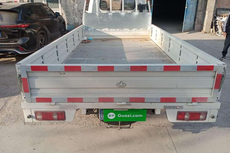 Used CHANGAN KUAYUE Zhe D5 2021 1.6L Standard Edition Single-Row Cargo Bed with Double Rear Wheels 3750mm Cargo Box DAM16KL Trunk