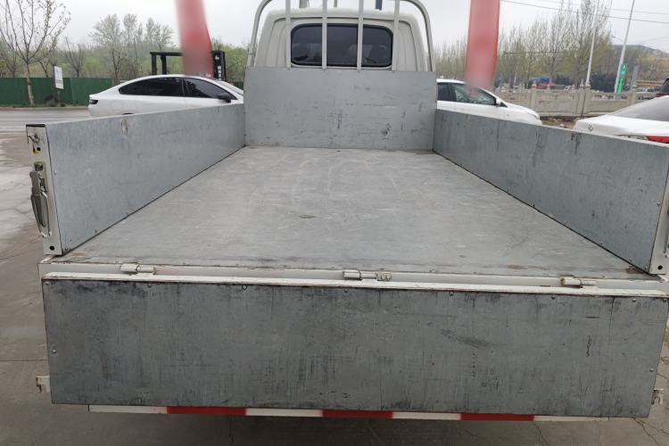 Used CHANGAN KUAYUE Zhe D5 2021 1.6L Standard Edition Double-Cab Flatbed with Dual Rear Wheels 3050mm Cargo Bed DAM16KL Trunk