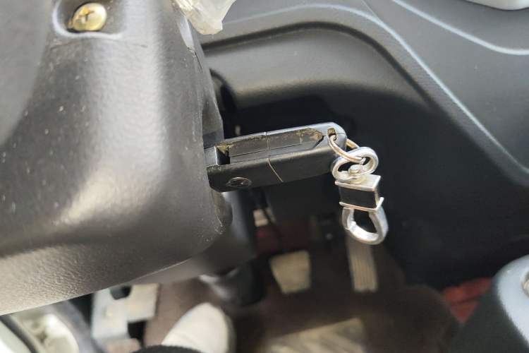 Used CHANGAN KUAYUE Zhe D5 2021 1.6L Standard Edition Double-Cab Flatbed with Dual Rear Wheels 3050mm Cargo Bed DAM16KL Interior 1