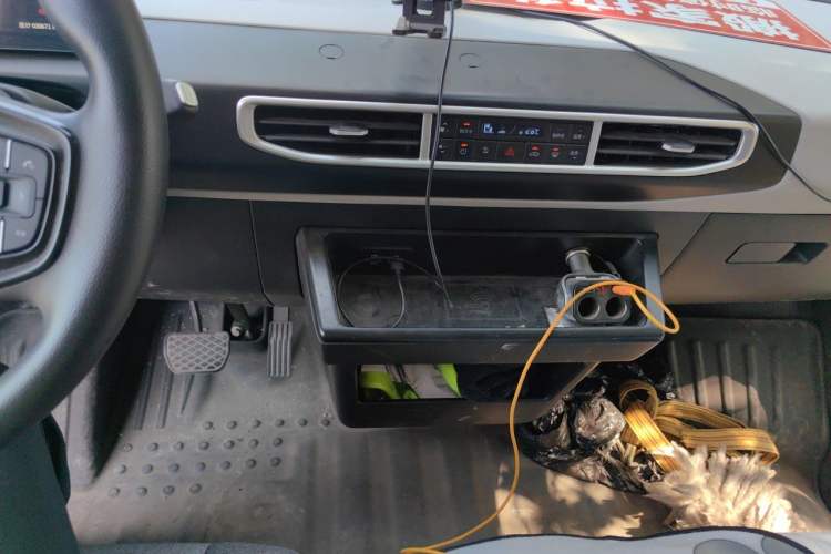 Used CHANGAN KUAYUE Starlight EV 2025 Model 3-Passenger Van, 305 km, Luxury Edition Audio And AC Panel