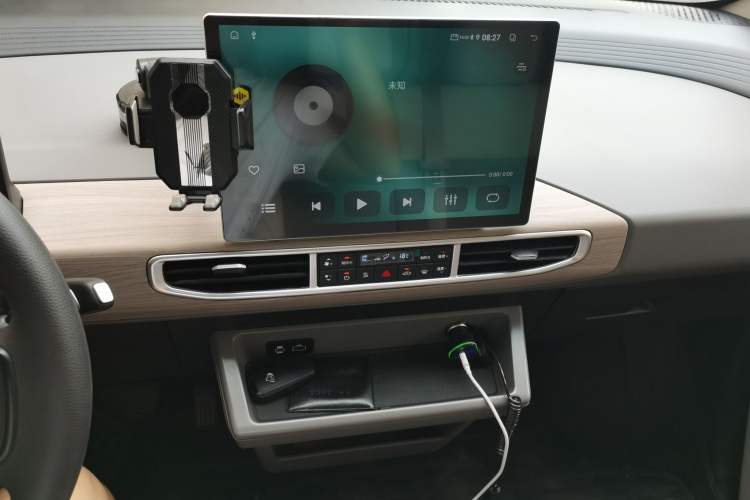 Used CHANGAN KUAYUE Starlight EV 2025 Model 3-Passenger Van, 350 km, Comfort Edition Audio And AC Panel